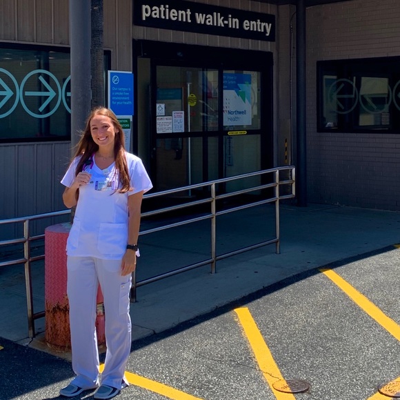 Meet your Posher, Madison - Picture 2 of 3